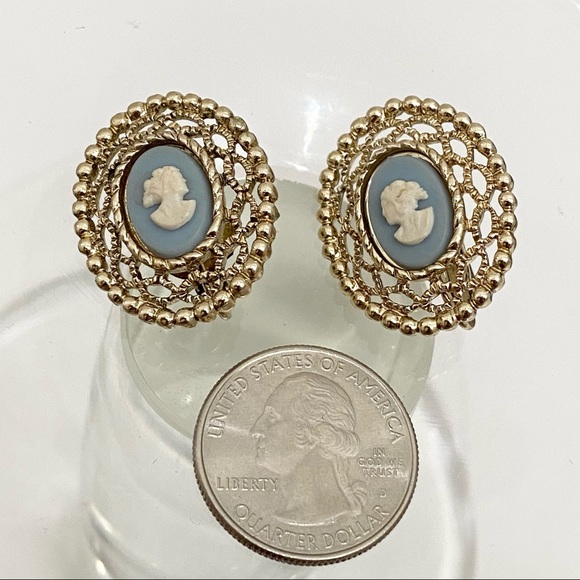 Vintage Sarah Coventry Cameo Earrings & Brooch - Picture 11 of 15